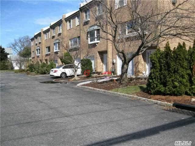 美国纽约州罗斯林高地3卧4卫的房产USD 809